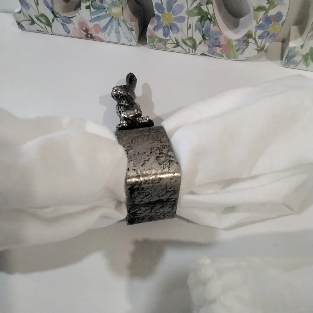 New! Two Metal Rabbit Napkin Rings - Picture 6 of 7